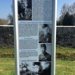 Stèle R Wright - Kenneth Moore