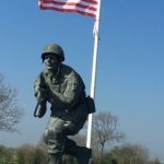 16h05 – Stèle de Dick Winters