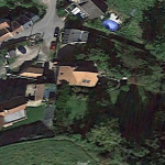 Vue de La Petite Source (les 2toits rouges les plus à droite)